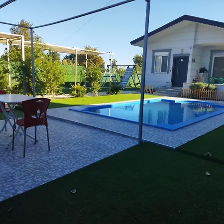 Tiny Muestakil Havuzlu Ev