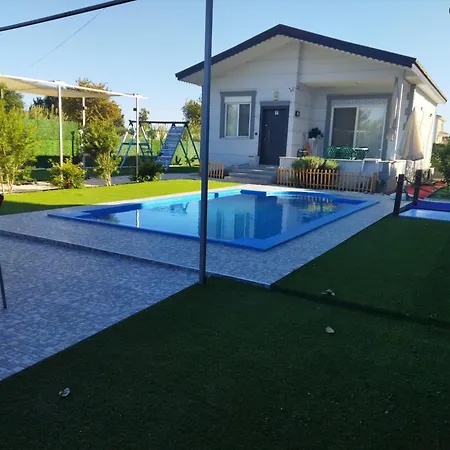 Tiny Muestakil Havuzlu Ev