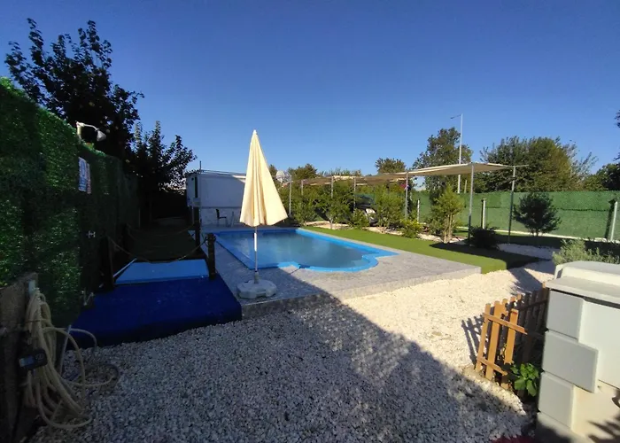 Tiny Muestakil Havuzlu Ev