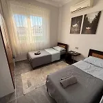 بيت للعطل Tiny Muestakil Havuzlu Ev
